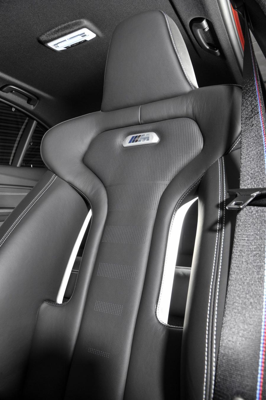 Детали интерьера BMW M3 Competition Package 2016 года  (UK) (фото 25 из 25)